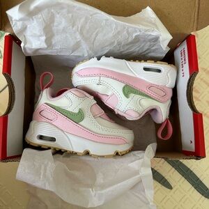 Baby Girl Air Max 90 Sneakers size 2c